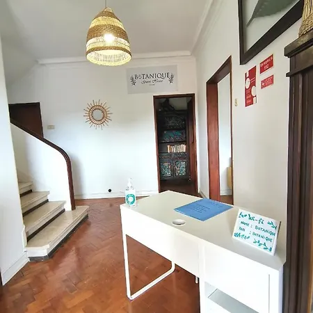 Botanique Πανσιόν *